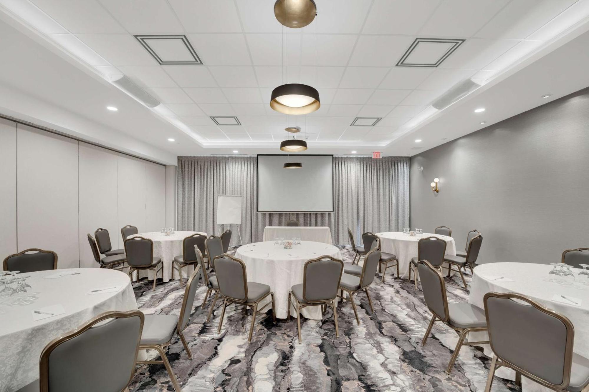 Hilton Garden Inn Toronto/ברמפטון מראה חיצוני תמונה
